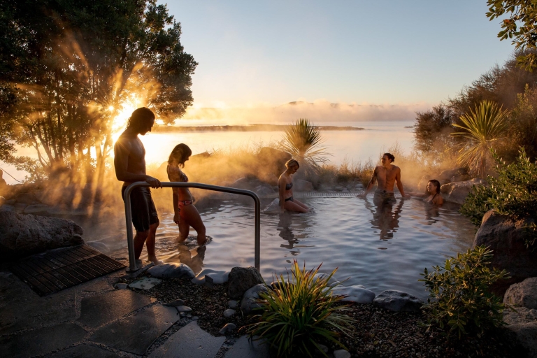 Rotorua Lake: Deluxe Lake Spa geotermalne kąpiele w gorących źródłachKąpiel w geotermalnych gorących źródłach w spa nad jeziorem