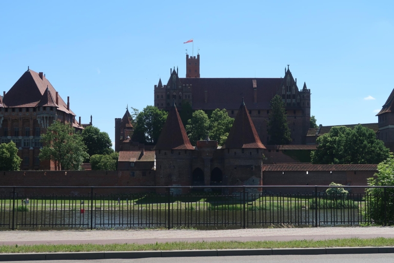 Varsovia / Gdansk: servicio de traslado privado de lujoVarsovia a Gdansk con el castillo de Malbork