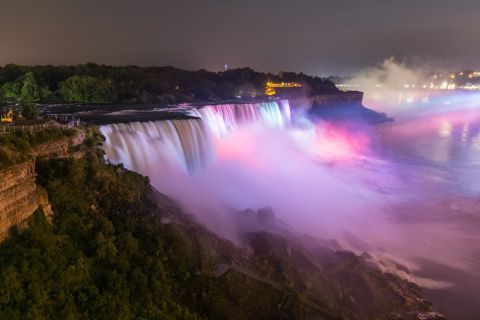 Niagara Falls at Night: Illumination & Fireworks Tour