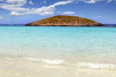 Formentera: crociera in catamarano da Ibiza con pasto e bevandeEscursione mattutina con brunch