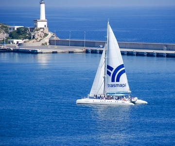 Ibiza: Catamaran Cruise to Formentera with Meal and Drinks