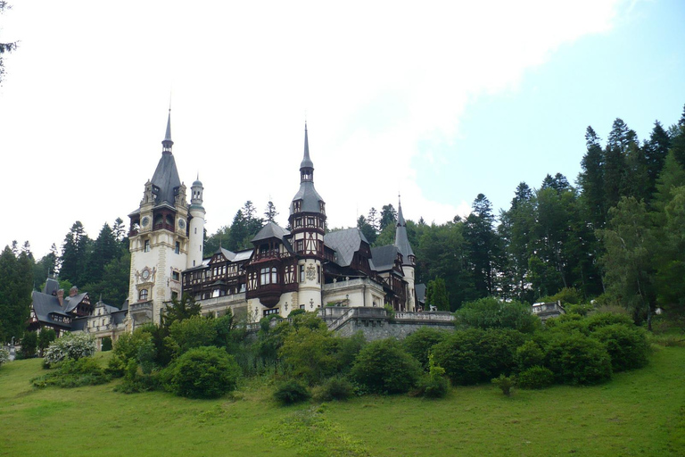Bucharest: Peles Castle, Dracula Castle & Brasov Day Trip