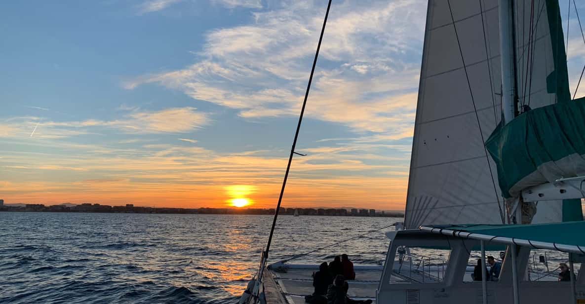 Dénia: 90-Minute Sunset Catamaran Cruise with Mundo Marino