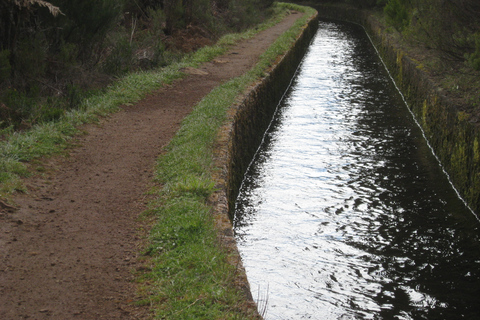 Levada do Alecrim (Lacs de Madère) Randonnée d'une journéeOption standard