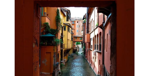 Bologna and its Canals: stories, secrets, and mysteries from the Middle Ages to today