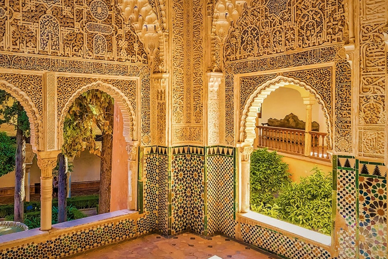 Granada: Tour guiado completo de la Alhambra con entradasTour en alemán