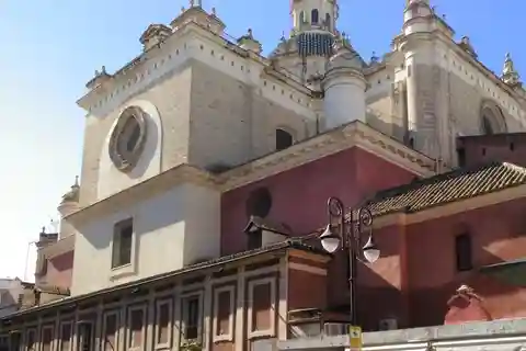 Igreja do Salvador, Casa Pilatos e Metropol Tour