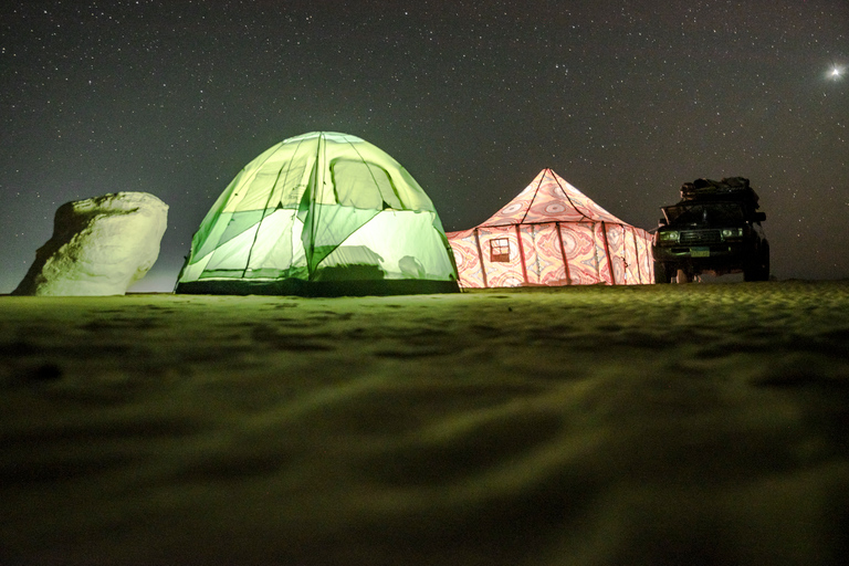 Cairo: 2-daags Bahariya Oasis Camp en Desert TourGedeelde tour met Desert Camping & Meals