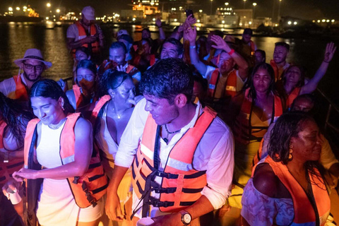 SANTAMARTA: TOUR White Party in Katamaran SANTAMARTA: White Party Tour in Katamaran