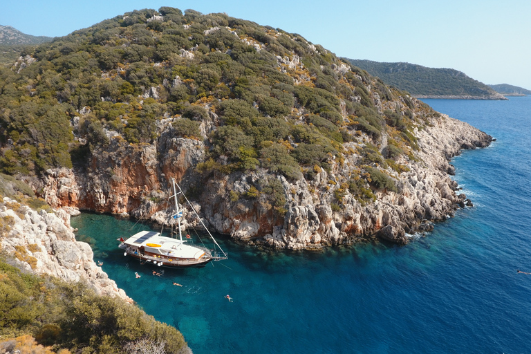 Kas : Journée complète d'excursion privée en bateau dans les îles de Kas avec déjeuner