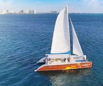 Playa del Carmen: Isla Mujeres Catamaran Tour with Lunch