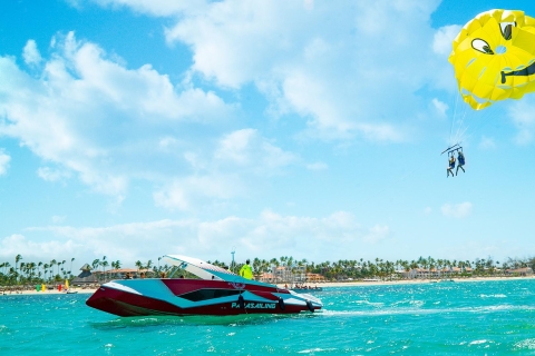 Desde Punta Cana: crucero de fiesta de esnórquel y parasailing