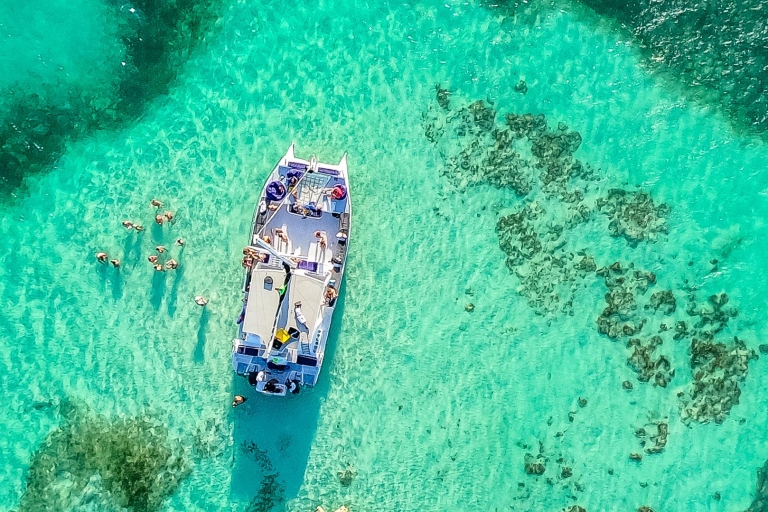 Desde Punta Cana: crucero de fiesta de esnórquel y parasailing