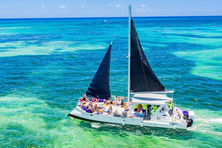 Vanuit Punta Cana: partycruise met snorkelen en parasailen