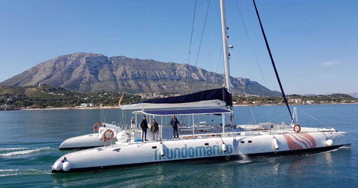 catamarano get your guide