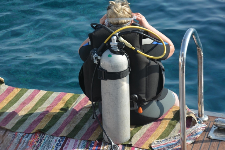 Hurghada: Yacht Trip with Diving, Water Activities, & Lunch From Makadi, Soma Bay, Gouna, Sahl Hashesh, or Safaga