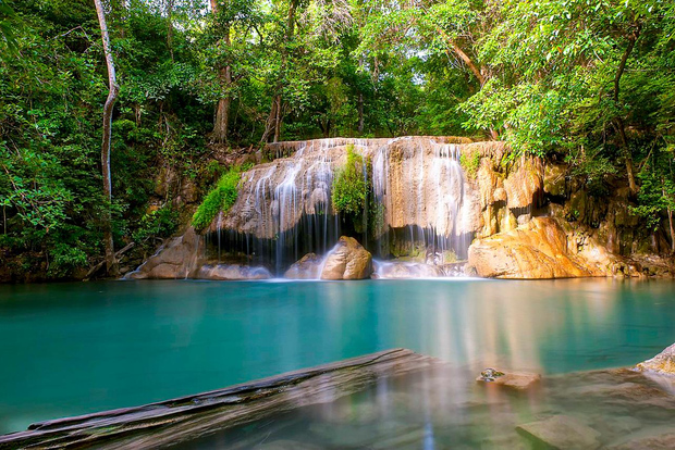 Bangkok: Kanchanaburi & Erawan Waterfalls Spanish Tour