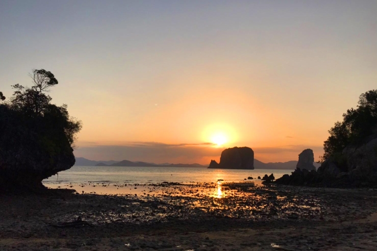 Krabi: bateau privé de luxe à longue queue vers l'île de HongKrabi: excursion privée en bateau à longue queue l'après-midi au coucher du soleil