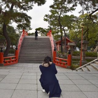 Osaka: Shinsekai and Sumiyoshi Taisha Shrine Photoshoot Tour