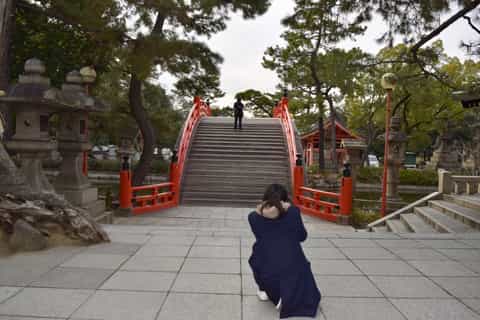 Osaka: Shinsekai and Sumiyoshi Taisha Shrine Photoshoot Tour