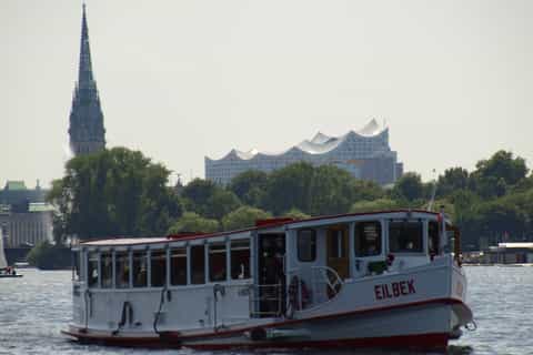 Hamburg: Bootsfahrt auf der Alster