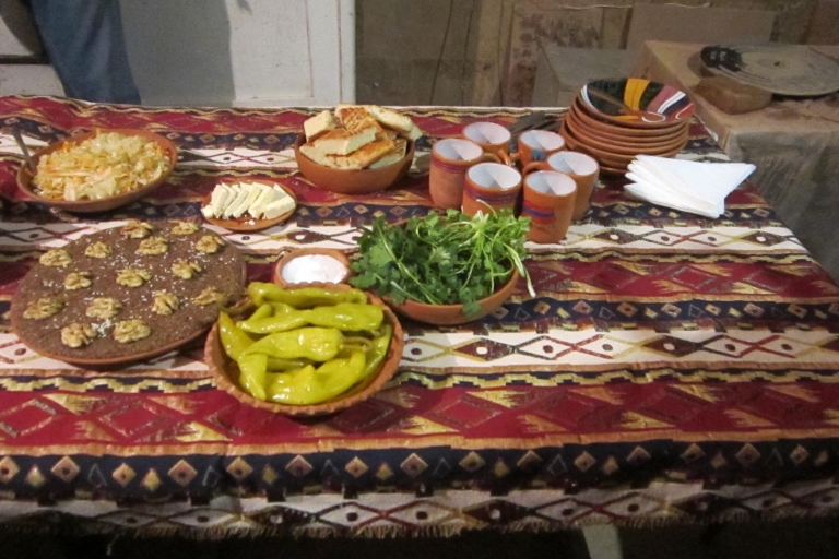 Erevan: tailler la cuisson de Khachkar et Lavash avec le déjeuner