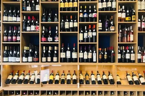 Bordeaux: Food Walking Tour with Full Meal and Wine