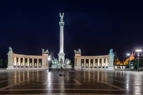 Budapest: Legends and Mysteries Tour in Spanish
