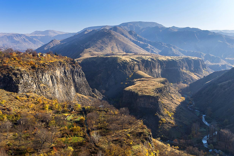 Descubra el monasterio Geghard y el templo Garni, viaje de medio díaOpción estándar