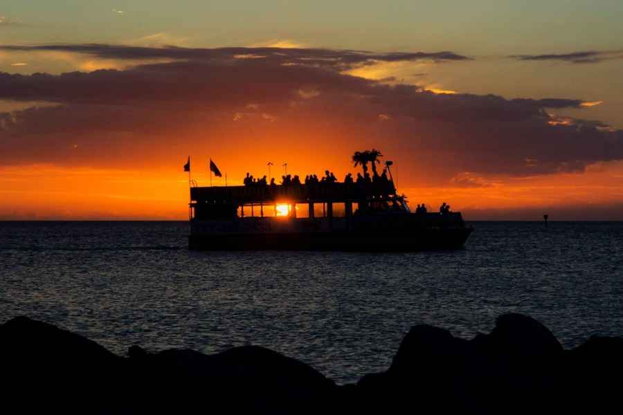 Clearwater: Bootsfahrt bei Sonnenuntergang. Foto: GetYourGuide