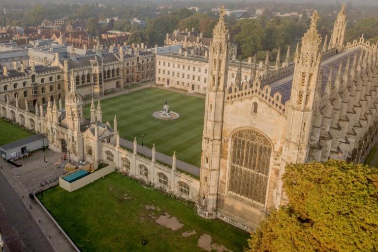 Cambridge: 50-minutowa wycieczka łodzią z przewodnikiem ze studentamiPrywatna 50-minutowa wycieczka łodzią z przewodnikiem po Cambridge