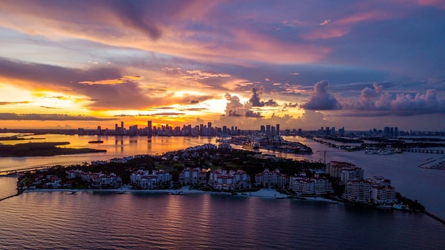 Miami Beach: 50-Min Sunset Private Luxury Airplane Tour