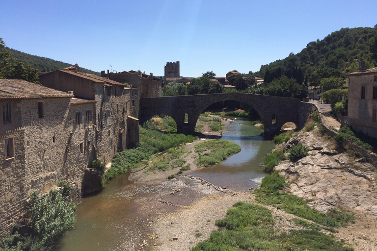 Village de Lagrasse et Abbaye de Fontfroide, Pays Cathare.