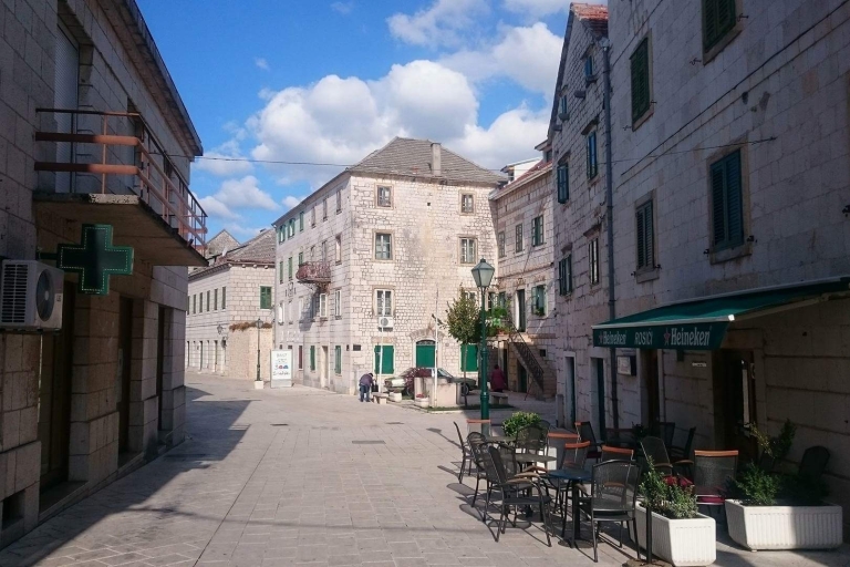 Dalmatie: dégustation de vins et lacs bleus et rougesPartir de Trogir