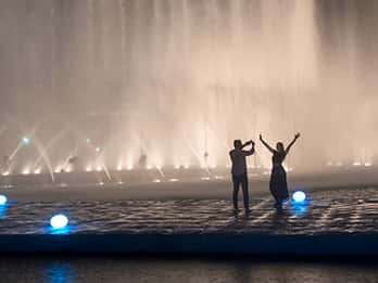Burj Khalifa Level 124 & 125 und Dubai Fountain Boardwalk Burj Khalifa Level 124 & 125 und Dubai Fountain Boardwalk