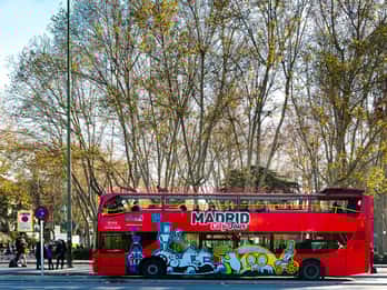 Madrid: Hop-On/Hop-Off Bustour & Stadion Santiago Bernabéu Madrid: Hop-On/Hop-Off Bustour & Stadion Santiago Bernabéu