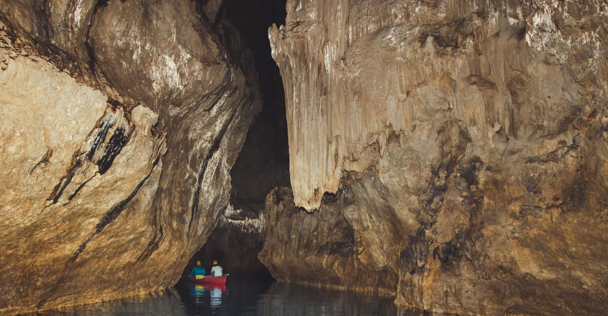 San Ignacio, Cave de medio día Canoa Aventura - Hizvo