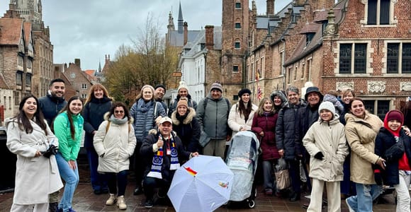 Bruges: Medieval Sightseeing Tour, Audio Guide & Chocolate, Beer or Boat Options