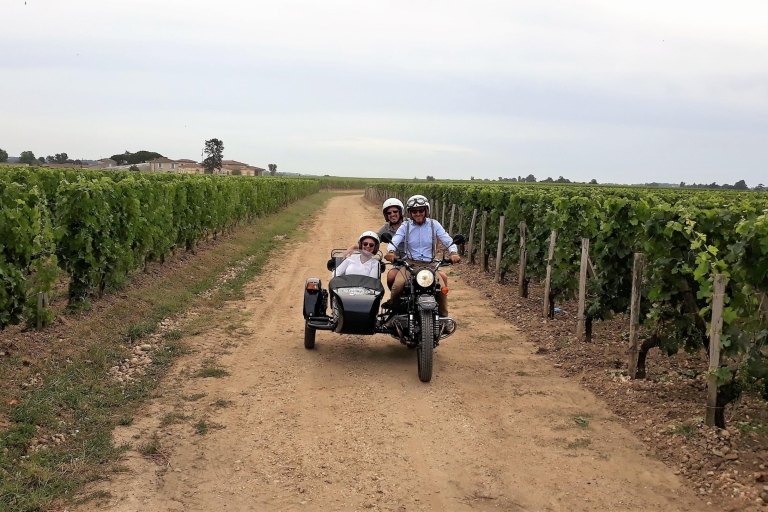 Au départ de Bordeaux : Tour du vignoble de Saint-Emilion en side-carVisite d'une demi-journée du vignoble de Saint-Emilion en side-car