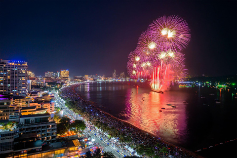 Pattaya: Evening City Tour & Alcazar Cabaret Show Pattaya: Evening City Tour & Alcazar Cabaret Show