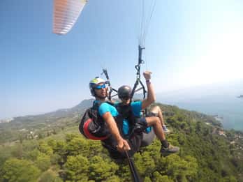 Corfú: Vuelo biplaza en parapente sobre la ciudad de Pelekas