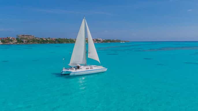 isla mujeres allinclusive catamaran tour