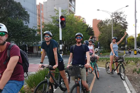 Medellín: Guided City Bike Tour