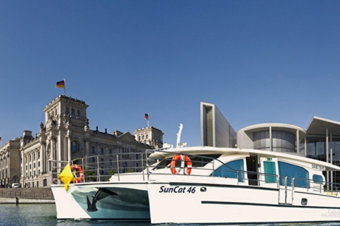 Berlin: Sunset Catamaran Cruise with Audio Guide