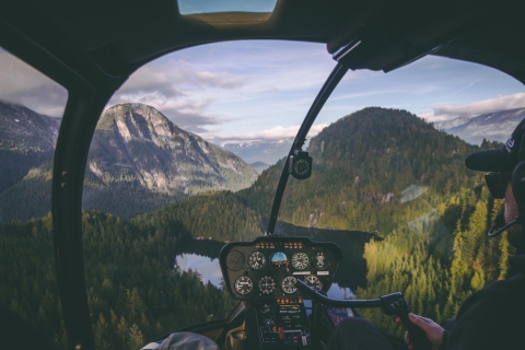 Vancouver: Coastal Mountain Helicopter Tour with One Landing