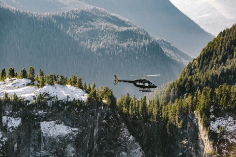 Vancouver: Coastal Mountain Helicopter Tour with One Landing