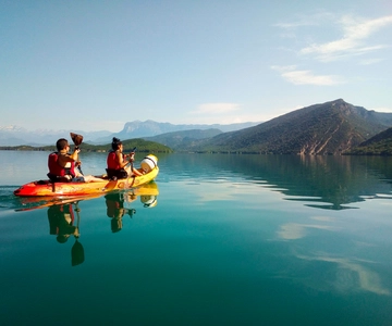 Ainsa: 3-Hour Guided Kayaking Tour on Lake Mediano
