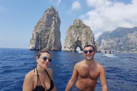 Capri: tour per piccoli gruppi diurno e notturno con aperitivo