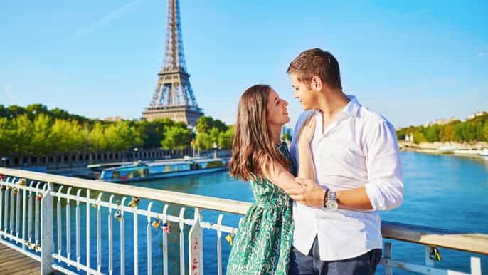 paris romantic seine river cruise moulin rouge show