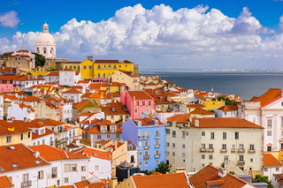 Lisbon: Private Tuk Tuk Tour Old Town & Alfama
